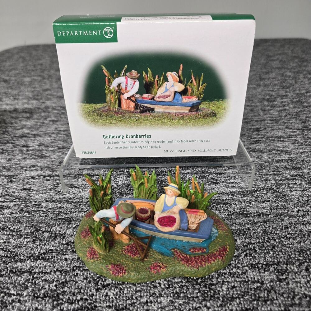 Dept 56 Gathering Cranberries New England Village 56644 Figurine w/ Box Repair